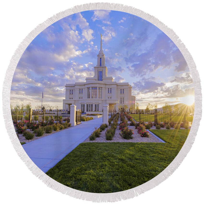 Payson Round Beach Towel featuring the photograph Payson Temple I by Chad Dutson
