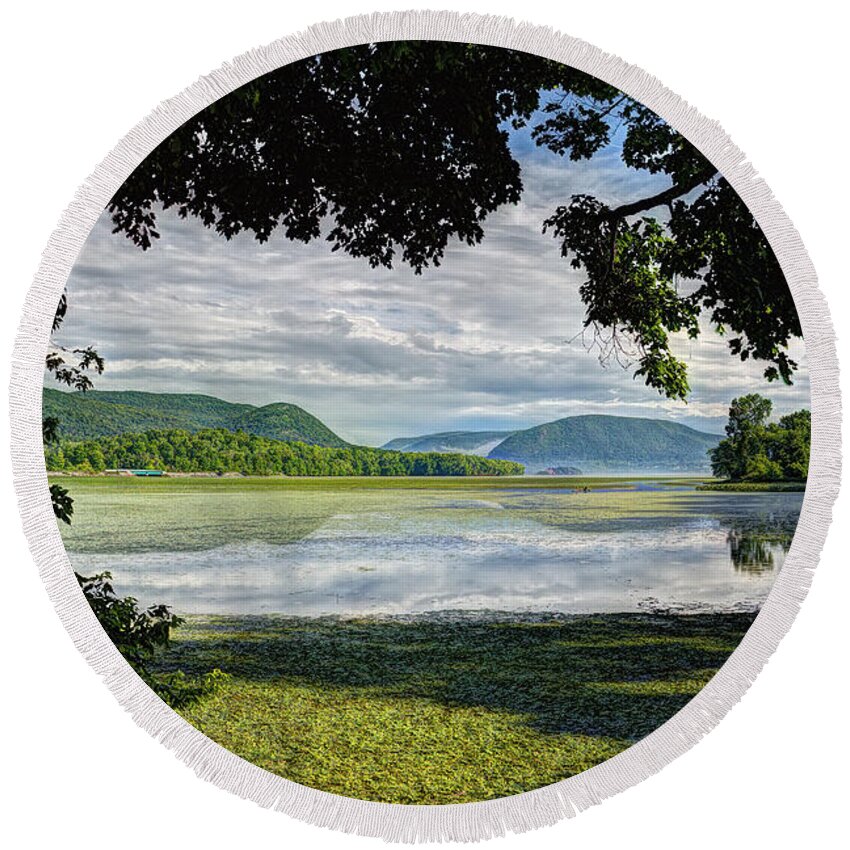 Beacon New York Round Beach Towel featuring the photograph Perfectly Framed by Rick Kuperberg Sr
