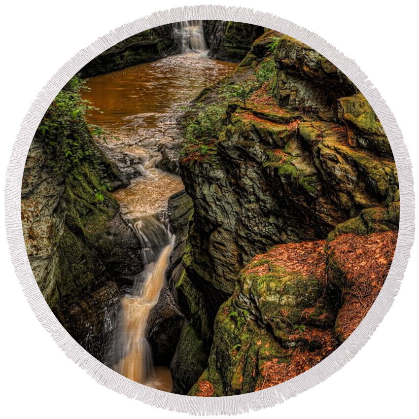 Pewits Nest Round Beach Towel featuring the photograph Pewits Nest Three Waterfalls by Dale Kauzlaric