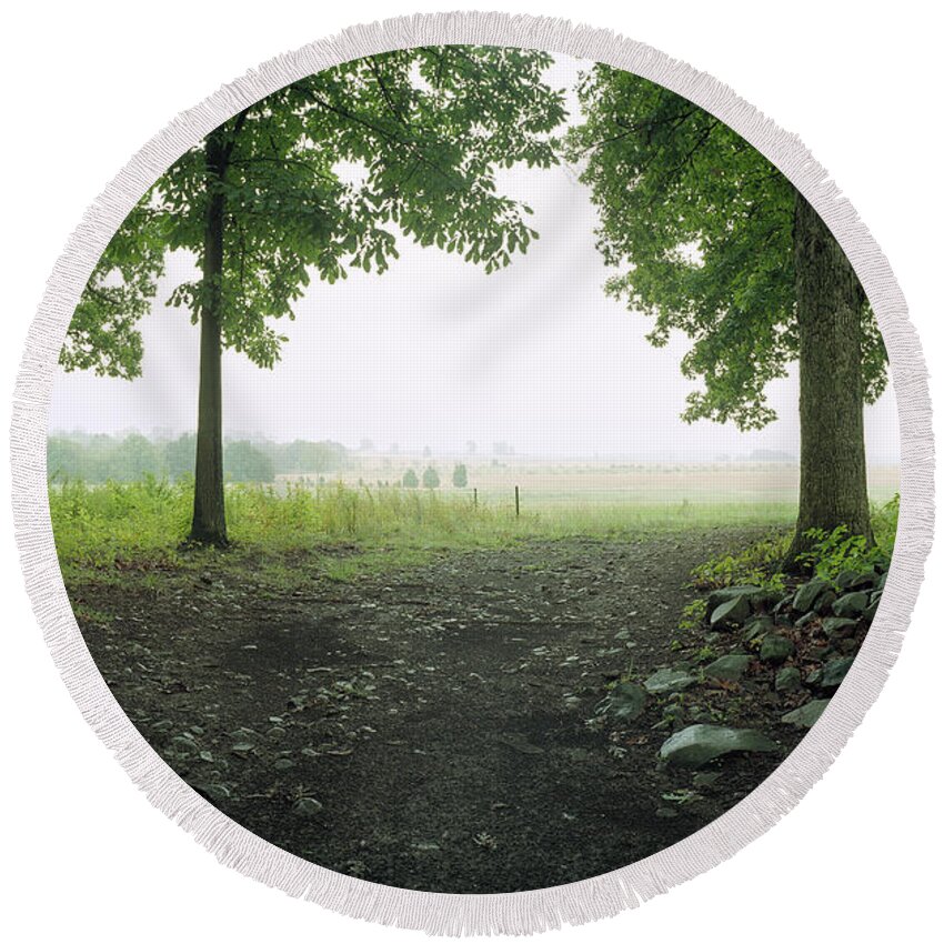 City Round Beach Towel featuring the photograph Pickett's Charge by Jan W Faul
