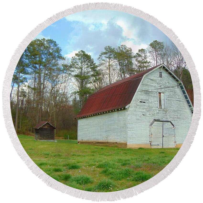Vintage Round Beach Towel featuring the photograph Pinson Farm Barn by Richie Parks
