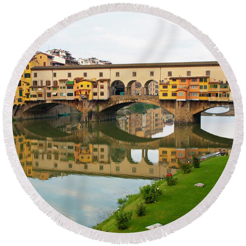 Ponte Vecchio Round Beach Towel featuring the photograph Ponte Vecchio - Florence, Italy by Denise Strahm