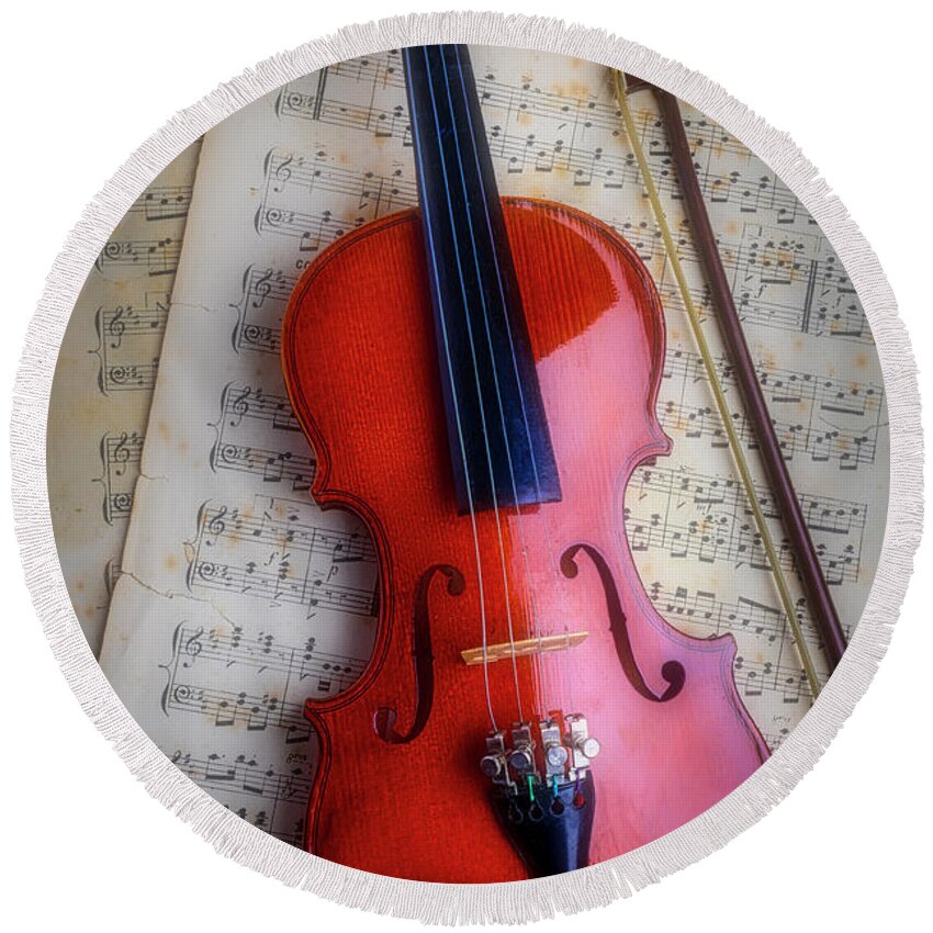 Fiddle Round Beach Towel featuring the photograph Romantic Moody Violin by Garry Gay