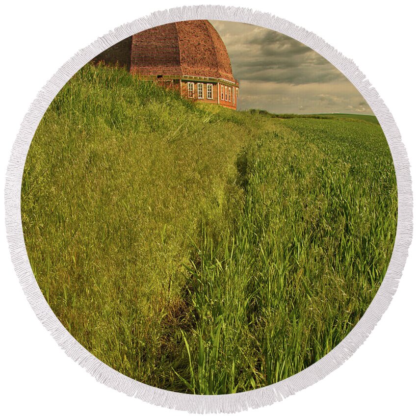 Farm Round Beach Towel featuring the photograph Round Barn by Bob Cournoyer