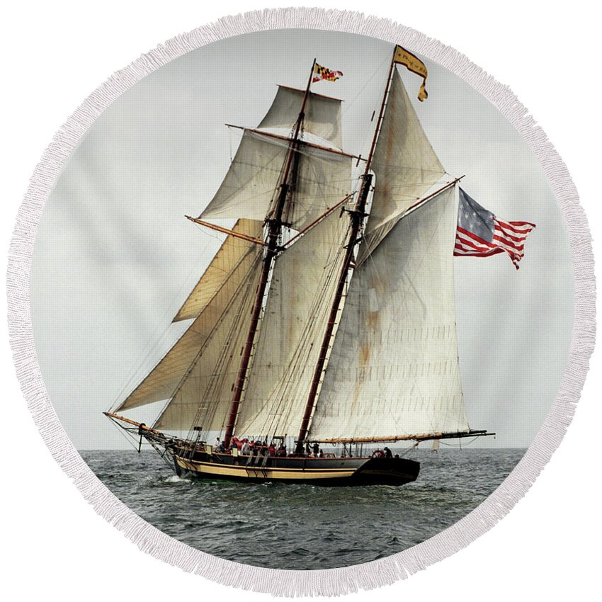 Windjammers Round Beach Towel featuring the photograph Schooner Pride of Baltimore II by Fred LeBlanc