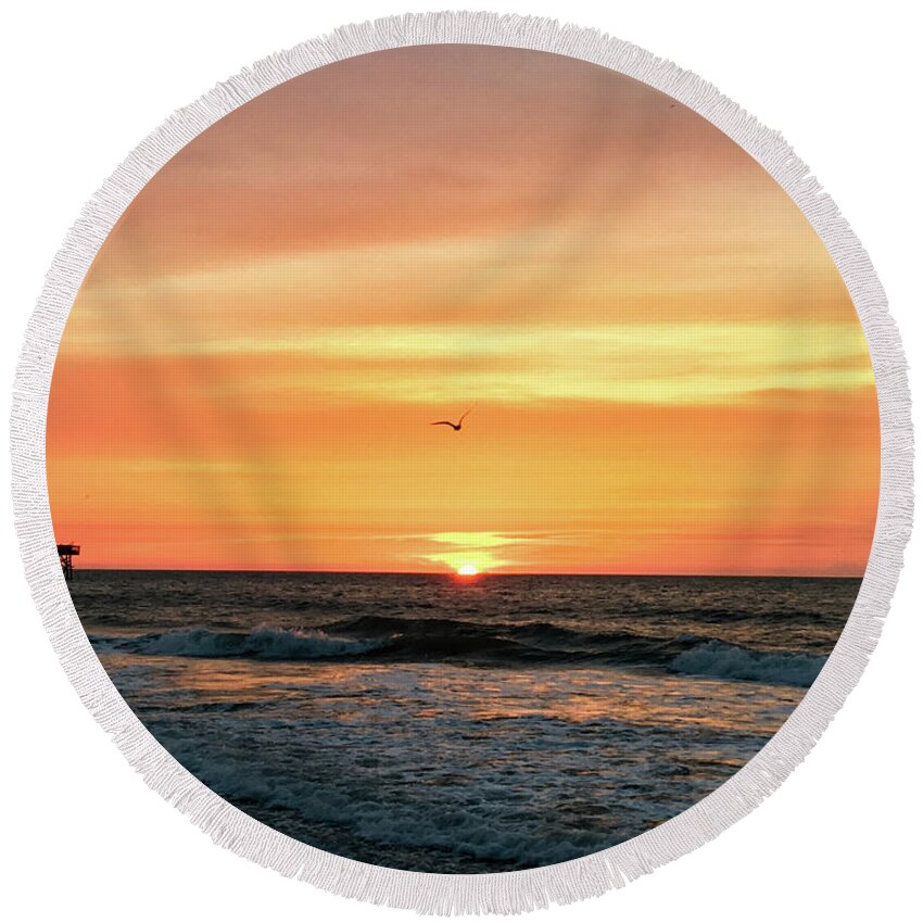 Sunrise Round Beach Towel featuring the photograph Seagull Sunrise by Matt Sexton