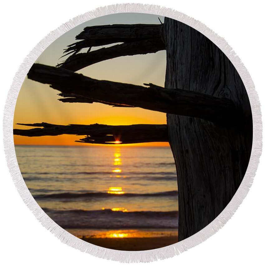 Branch Round Beach Towel featuring the photograph Seaside Tree Branch Sunset by Pelo Blanco Photo