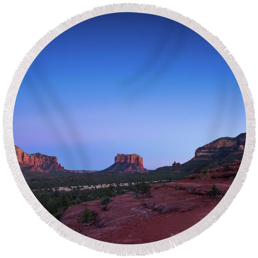 Desert Round Beach Towel featuring the photograph Sedona Sunset by Aileen Savage