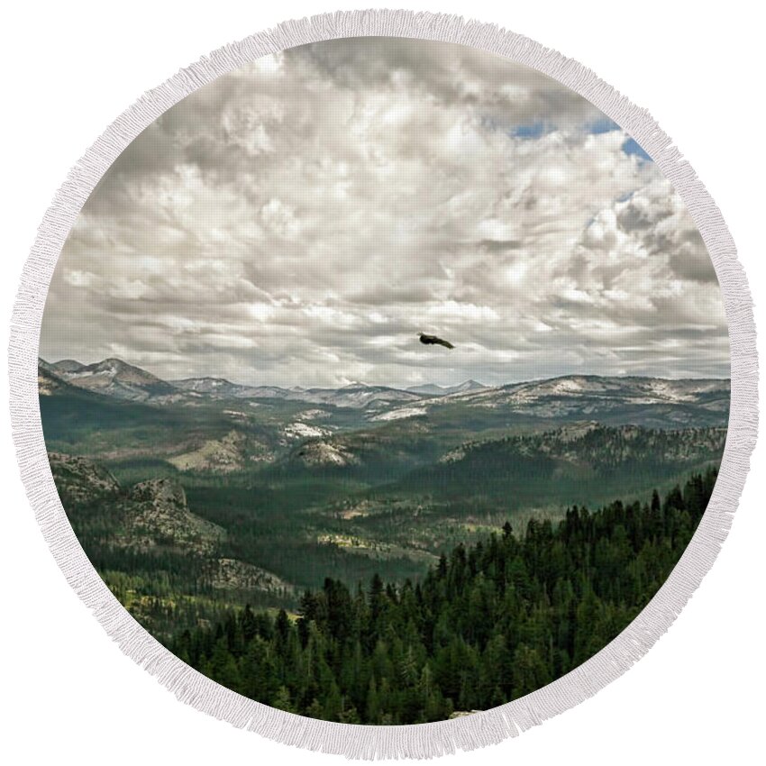 Yosemite Round Beach Towel featuring the photograph Set me Free by Chuck Kuhn