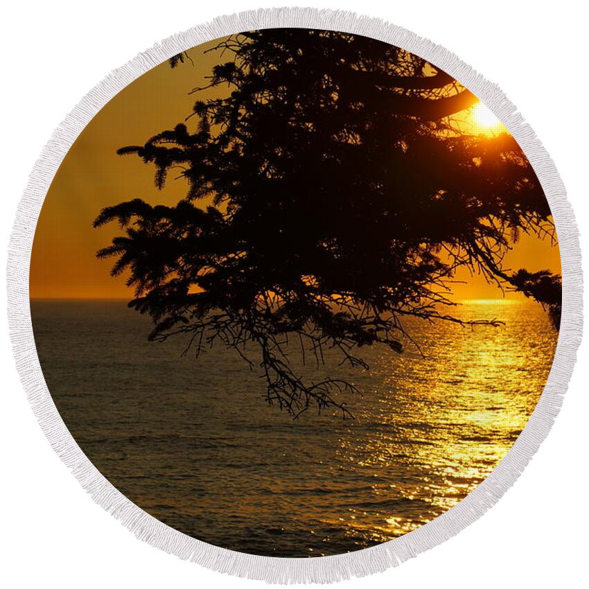 Oregon Round Beach Towel featuring the photograph Setting Sun by Beth Collins