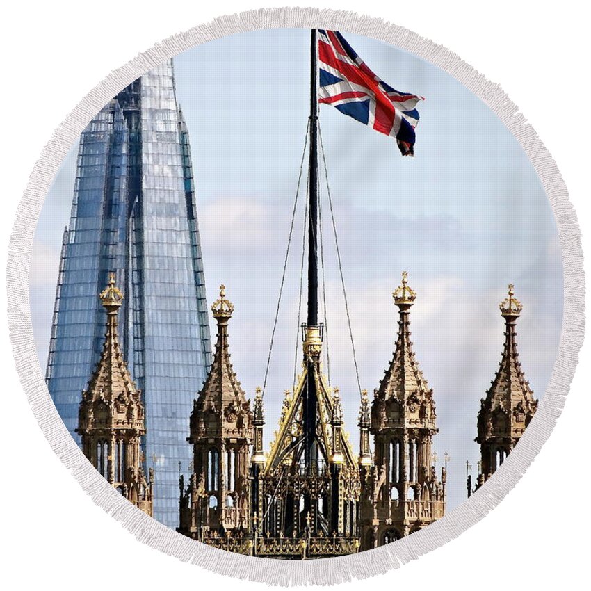 Shard Round Beach Towel featuring the photograph Shard And Crown by Ira Shander