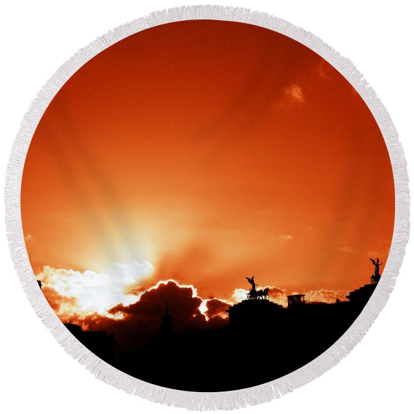 Rome Round Beach Towel featuring the photograph Silhouette of Rome against a sunset sky by Stefano Senise