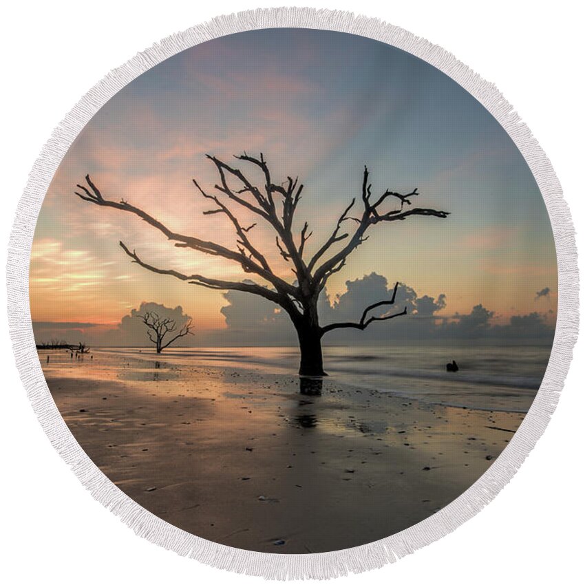 Sunrise Round Beach Towel featuring the photograph Silvia's Tree by Robert Loe