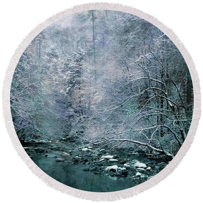 Winter Scene Round Beach Towel featuring the photograph Smoky Mountain Winter by Mike Eingle