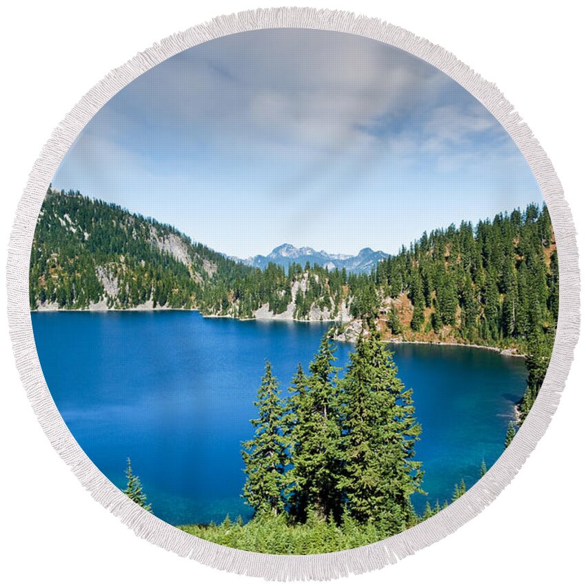 Alpine Round Beach Towel featuring the photograph Snow Lake by Jeff Goulden