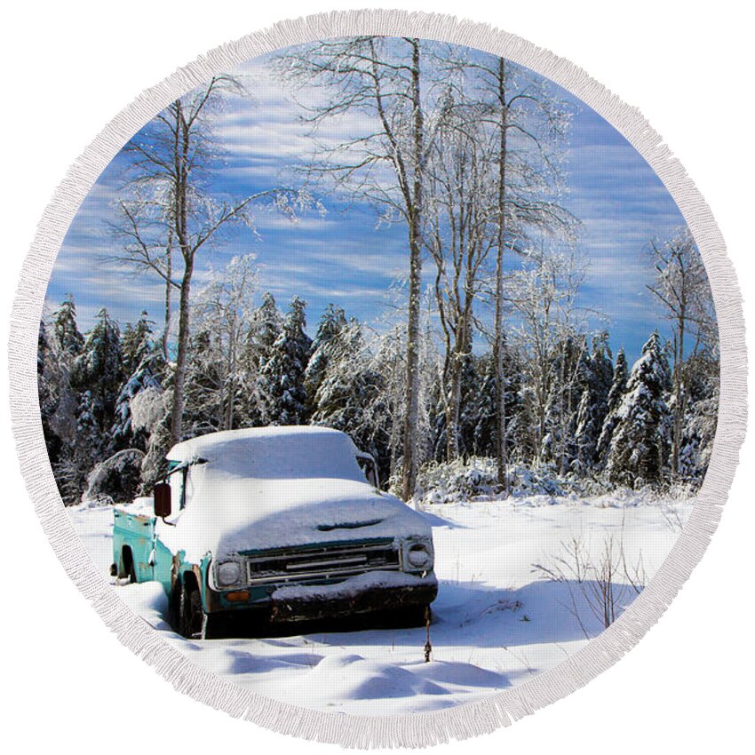 Blue Hill Round Beach Towel featuring the photograph Snow Truck by Scene by Dewey