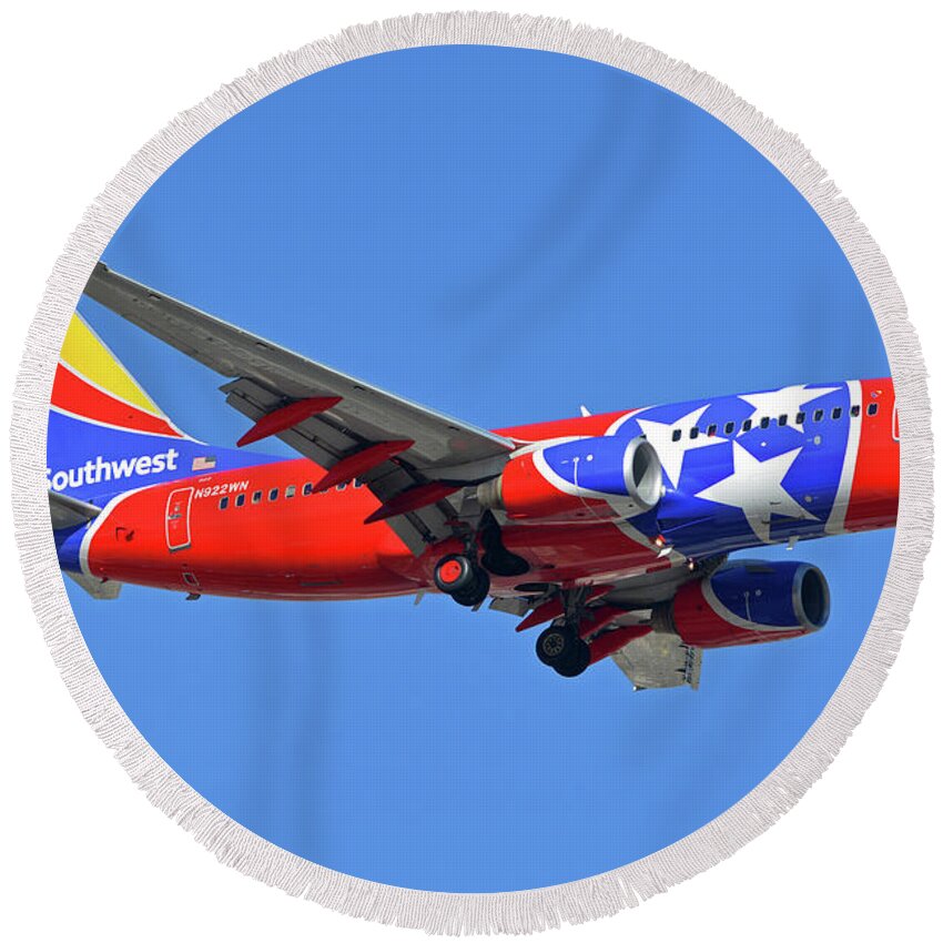 Airplane Round Beach Towel featuring the photograph Southwest 737-7H4 N922WN Tennessee One Phoenix Sky Harbor November 28 2017 by Brian Lockett