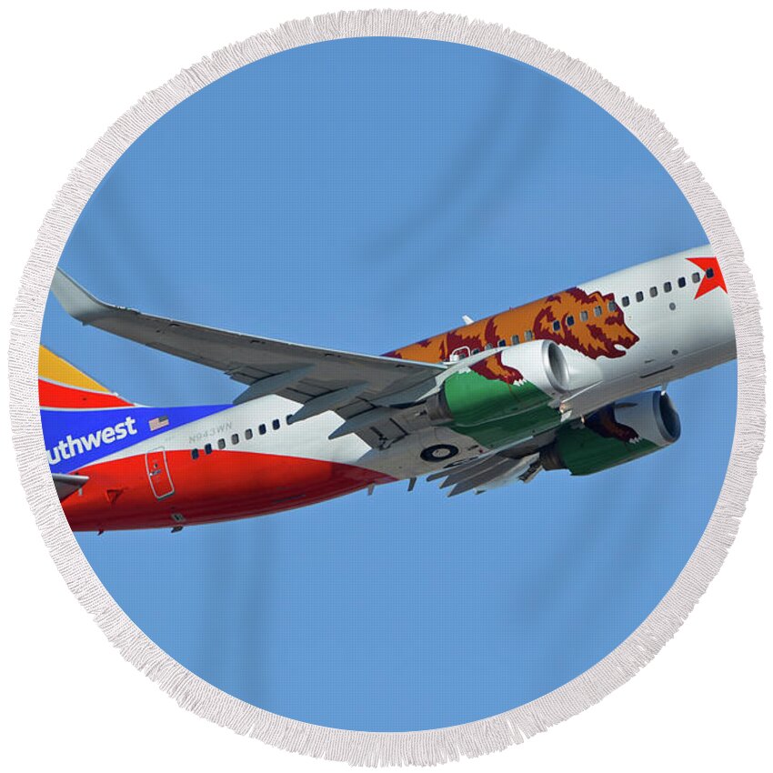 Airplane Round Beach Towel featuring the photograph Southwest Boeing 737-7H4 N943WN California One Phoenix Sky Harbor October 16 2017 by Brian Lockett