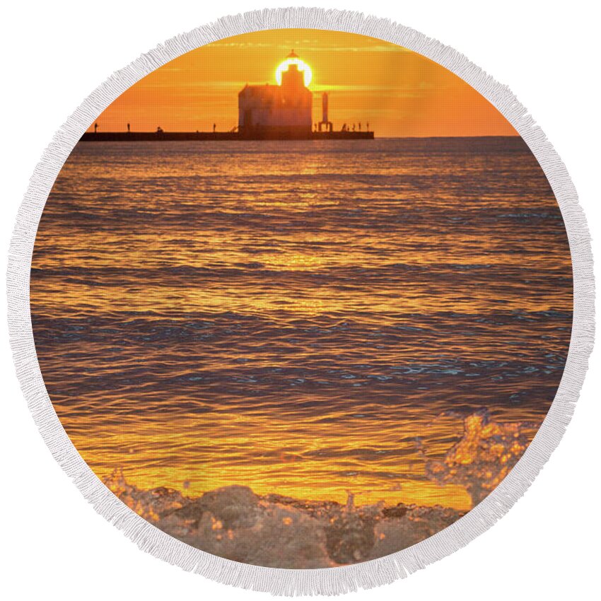 Lighthouse Round Beach Towel featuring the photograph Splash of Light by Bill Pevlor