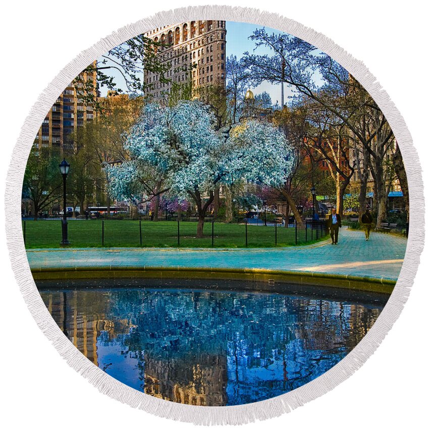 Flatiron Round Beach Towel featuring the photograph Spring In Madison Square Park by Chris Lord
