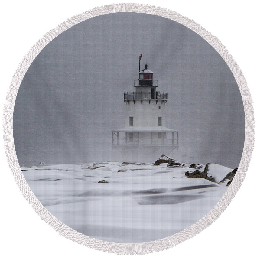 Sprint Point Round Beach Towel featuring the photograph Spring Point Ledge Lighthouse Blizzard by Scene by Dewey