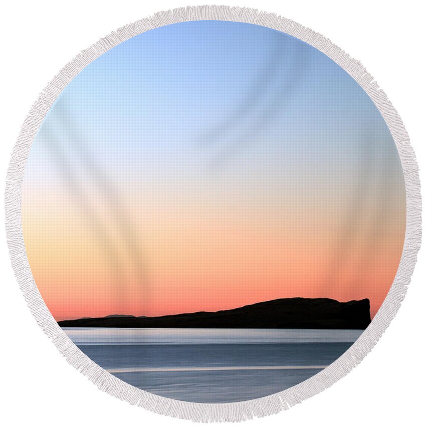 Staffin Bay Round Beach Towel featuring the photograph Staffin Sunset by Grant Glendinning