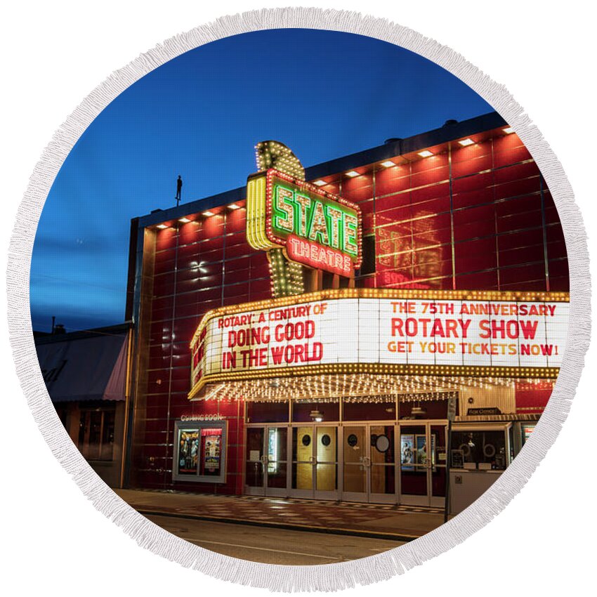 Canon 5dsr Round Beach Towel featuring the photograph State Theatre Traverse City by John McGraw