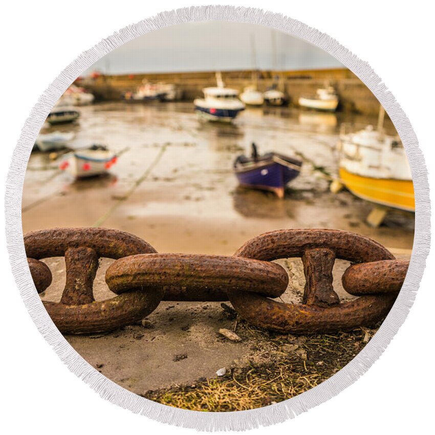 Chain Round Beach Towel featuring the photograph Stonehaven chain by Howard Ferrier