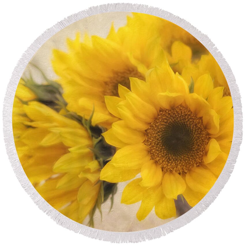 Sunflower Round Beach Towel featuring the photograph Sunburst by Kim Hojnacki