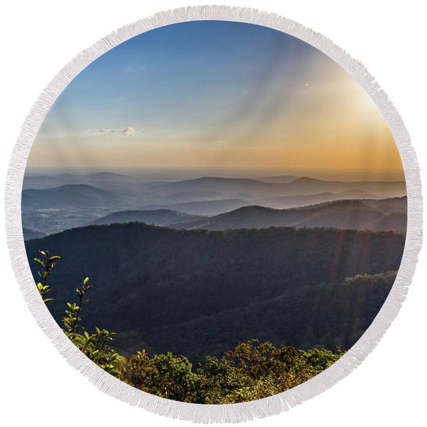 Appalachia Round Beach Towel featuring the photograph Sunrise over the Misty Mountains by Lori Coleman