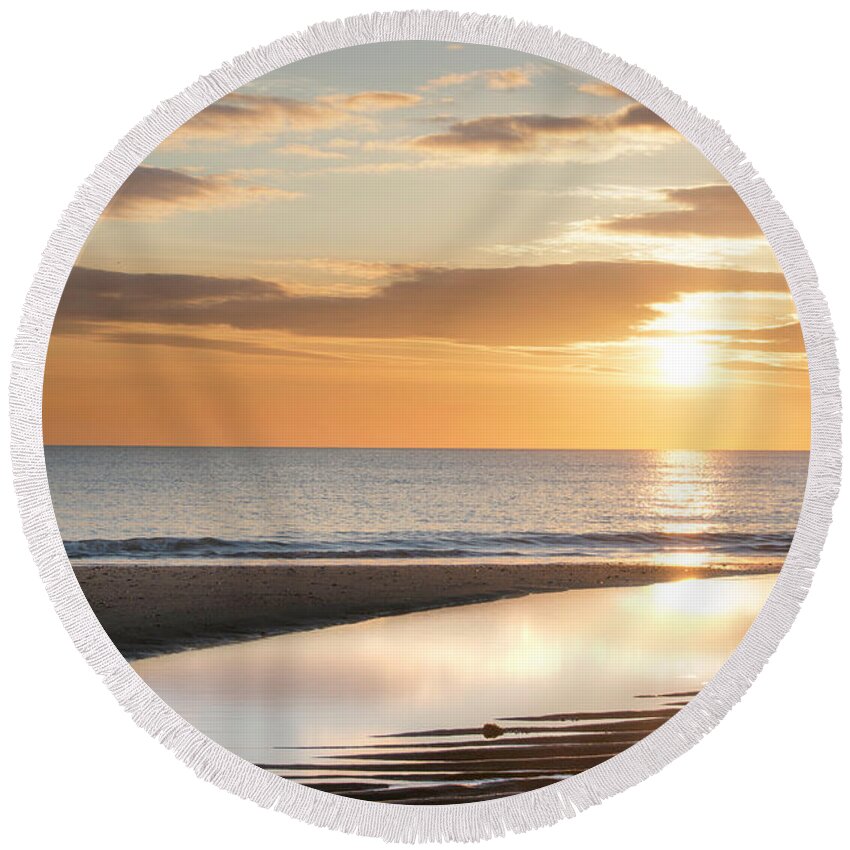 Aberdeen Round Beach Towel featuring the photograph Sunrise Reflections at Aberdeen Beach by Veli Bariskan