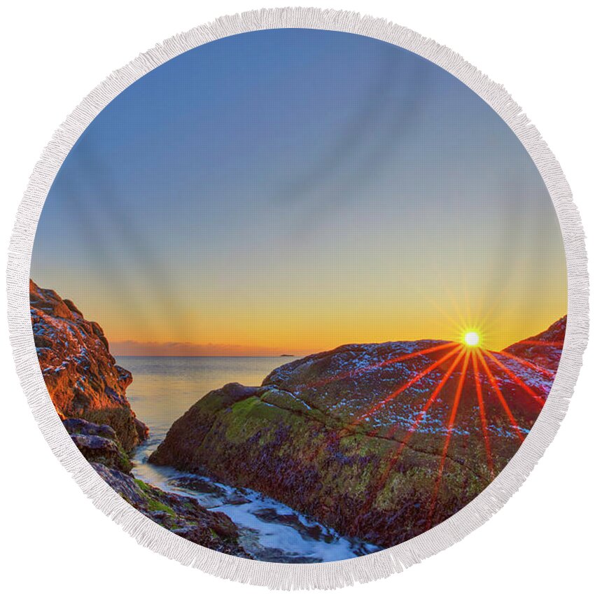Scituate Round Beach Towel featuring the photograph Sunrise Seaview by Juergen Roth