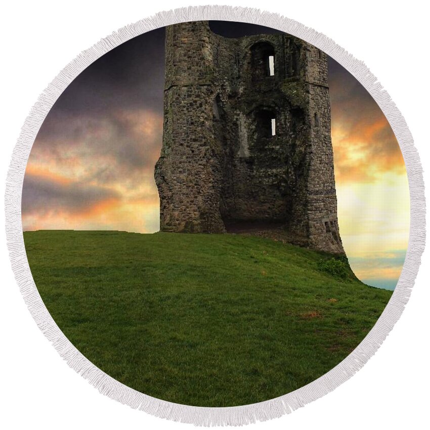 Sunset Round Beach Towel featuring the photograph Sunset at Hadleigh Castle by Vicki Spindler
