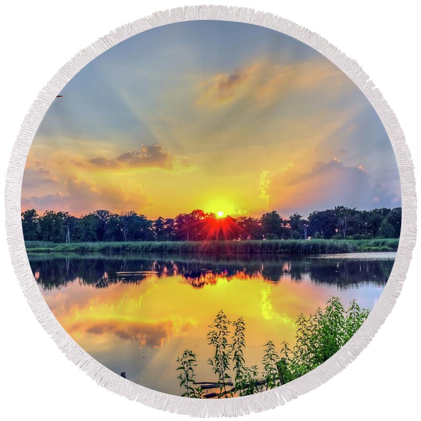 Animal Round Beach Towel featuring the photograph Sunset on a Chesapeake Bay pond by Patrick Wolf