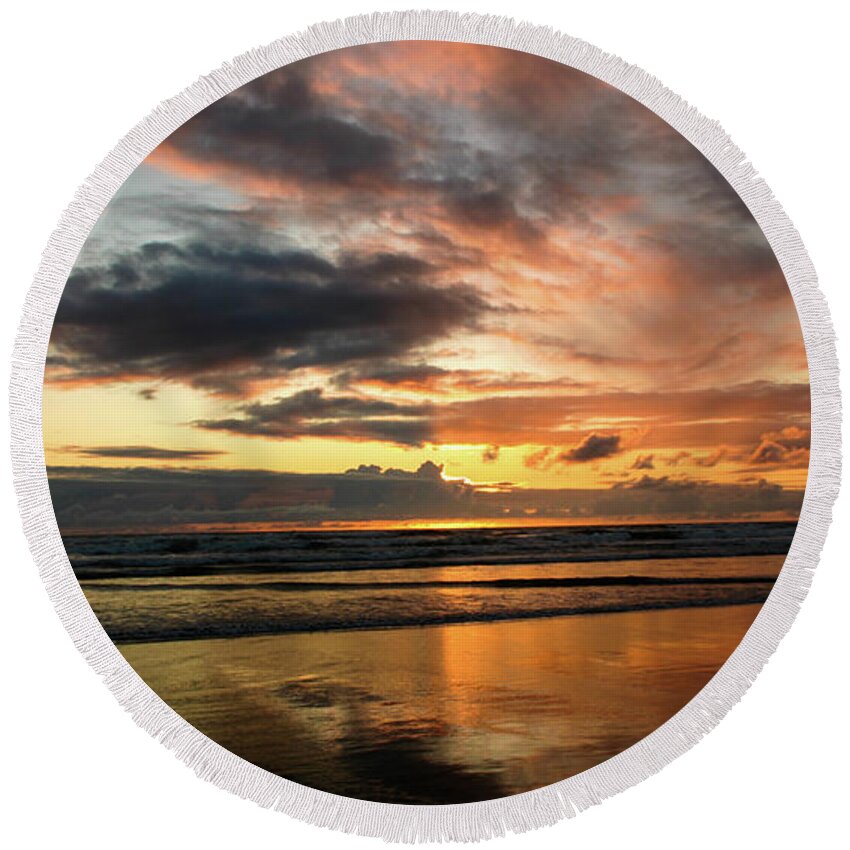 Washington Round Beach Towel featuring the photograph Sunset Split by Bryan Carter