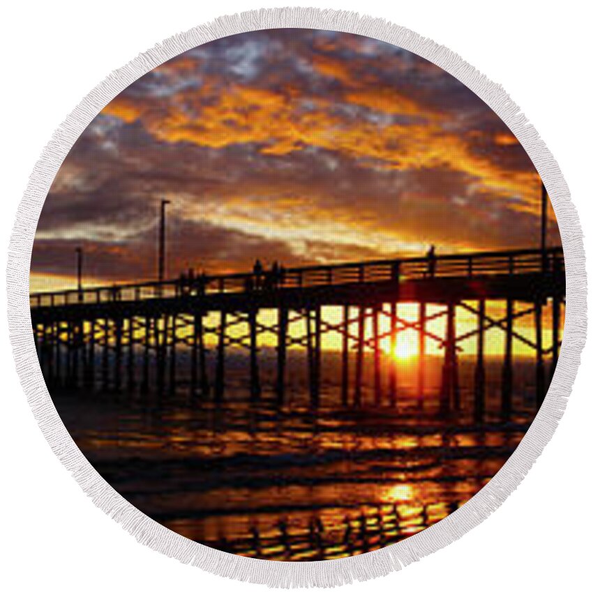 Sunset Round Beach Towel featuring the photograph Sunset by Thanh Thuy Nguyen