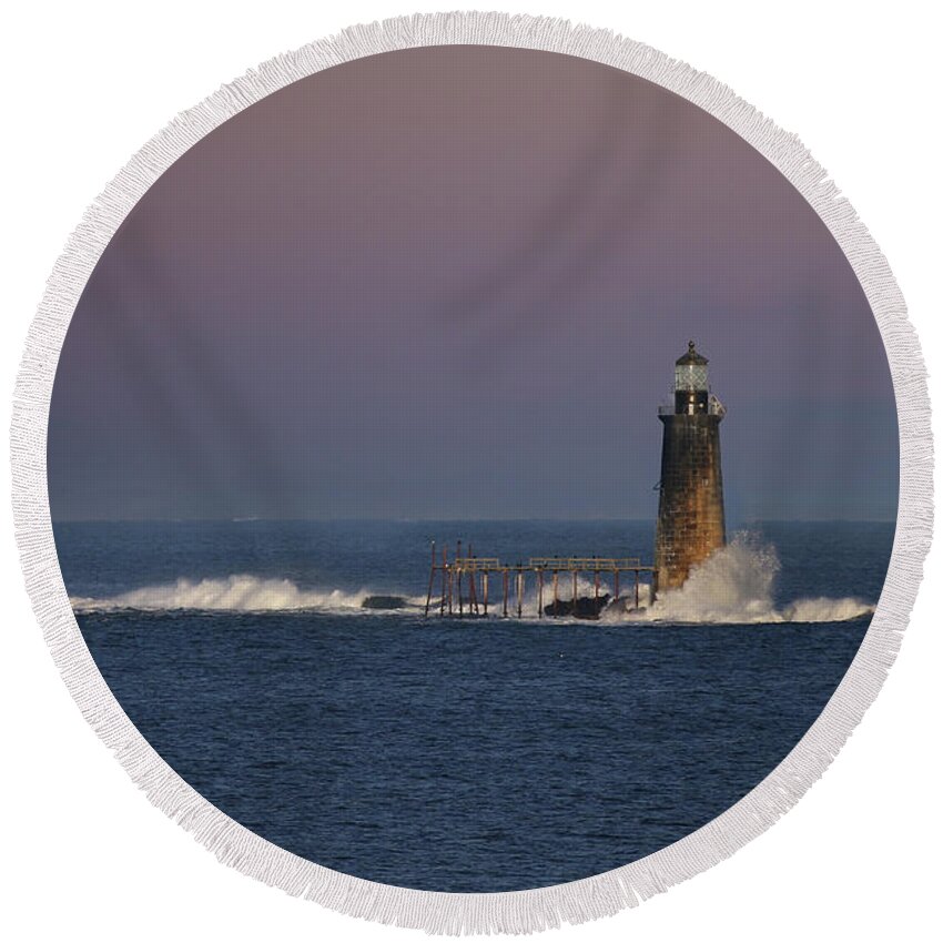 Lighthouse Round Beach Towel featuring the photograph Surf at Ram Island Ledge by John Meader
