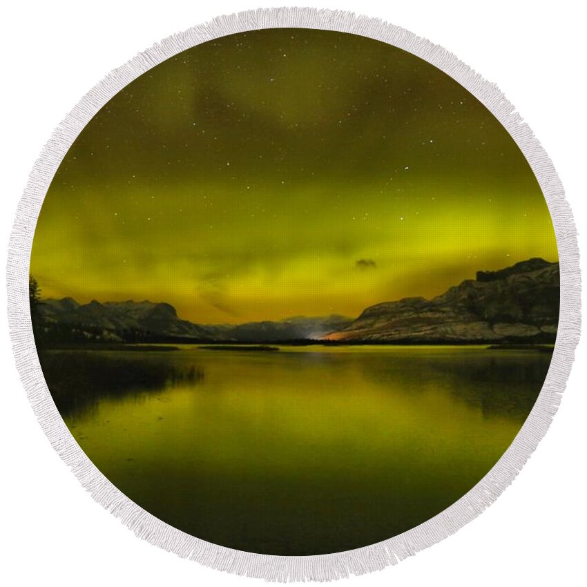 Northern Lights Round Beach Towel featuring the photograph Talbot Lake Aurora Borealis by Adam Jewell