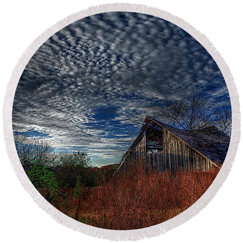 Old Barn Round Beach Towel featuring the photograph The Barn at Twilight by Karen McKenzie McAdoo