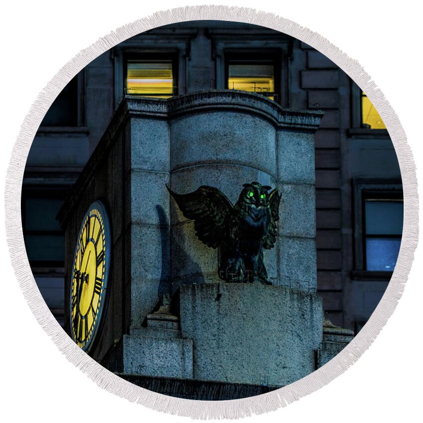 Herald Square Round Beach Towel featuring the photograph The Herald Square Owl by Chris Lord