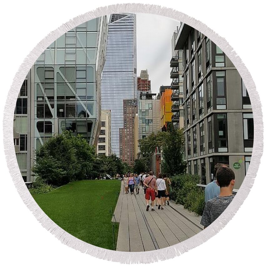 The High Line Round Beach Towel featuring the photograph The High Line 130 by Rob Hans