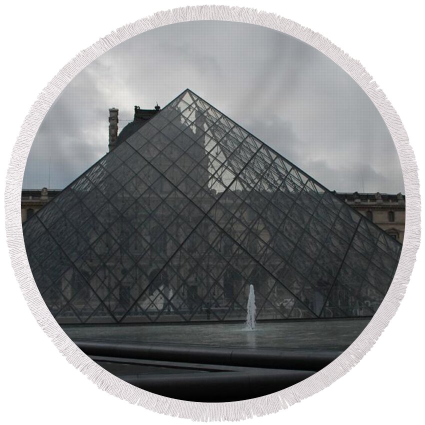 The Louvre Round Beach Towel featuring the photograph The Louvre and I.M. Pei by Christopher J Kirby
