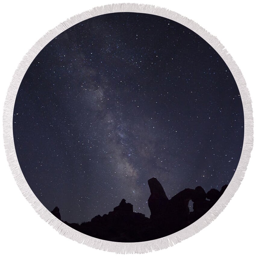 Milkyway Round Beach Towel featuring the photograph The Milky Way over Turret Arch by David Watkins