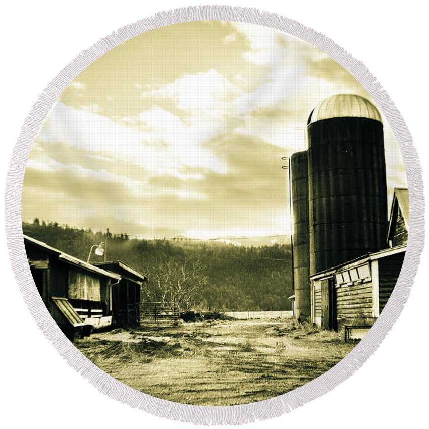 Art Round Beach Towel featuring the photograph The Old Farm by Clayton Bruster