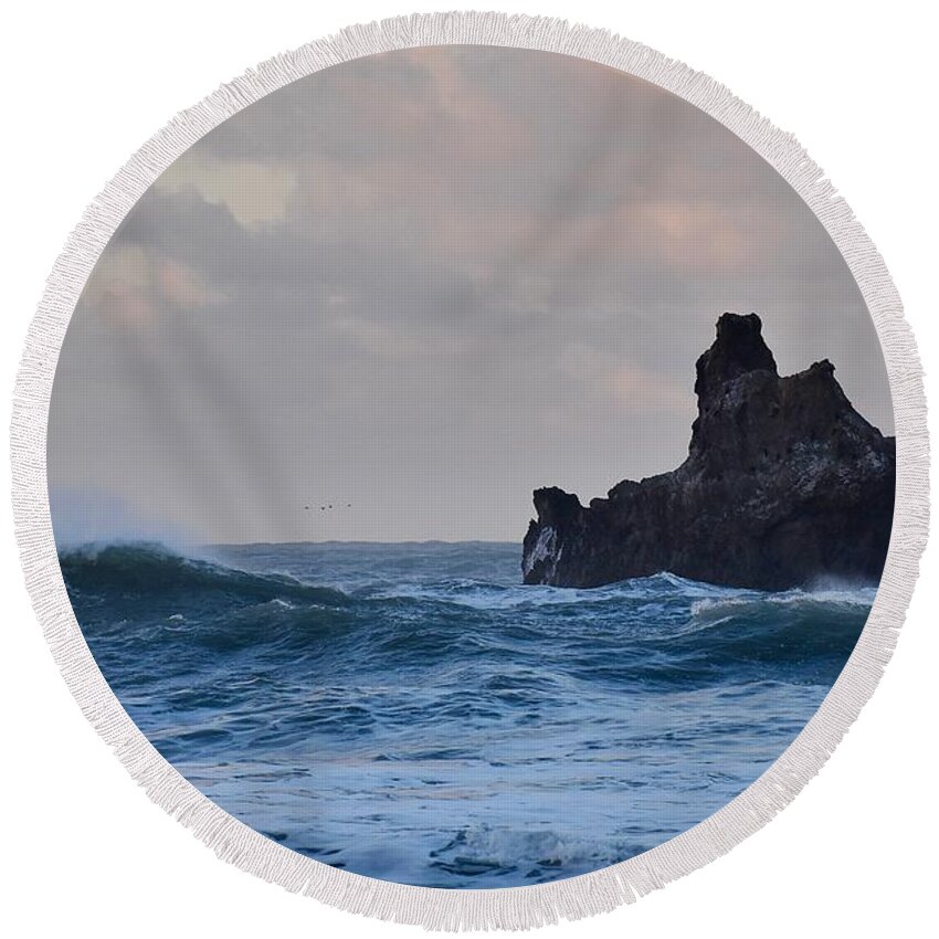 The Lost Coast Round Beach Towel featuring the photograph The Pacific Ocean by Maria Jansson