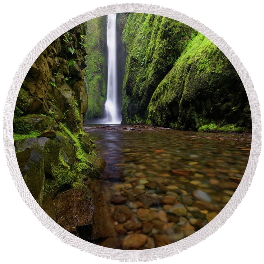 Oneonta Gorge Round Beach Towel featuring the photograph The River Rocks by Jonathan Davison