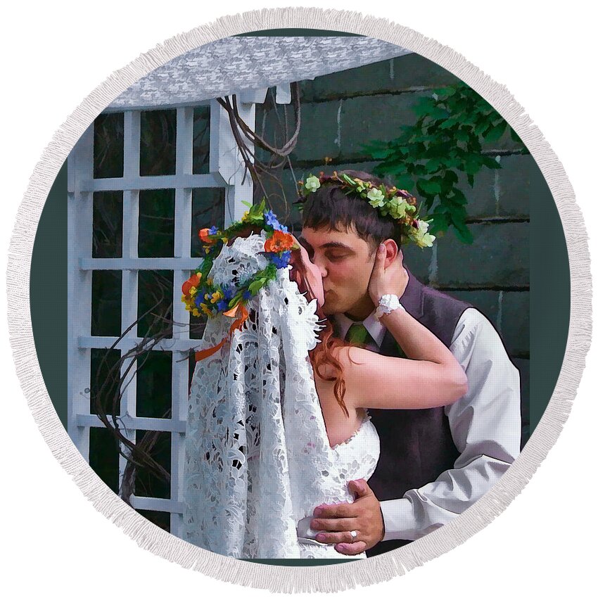  Kiss Round Beach Towel featuring the photograph The Wedding Kiss by Ginger Wakem