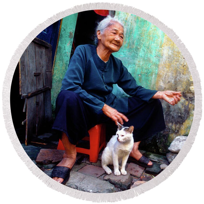 Vietnam Round Beach Towel featuring the photograph The Woman and the Cat by Silva Wischeropp