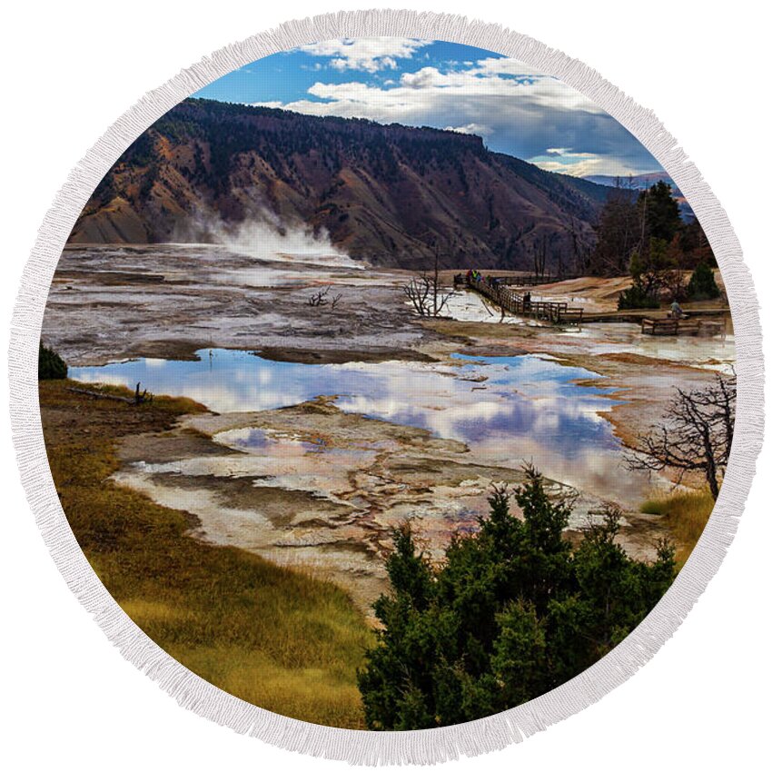 America Round Beach Towel featuring the photograph Thermal Pool at Mammoth Host Springs by Roslyn Wilkins