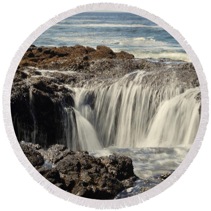 Motion Round Beach Towel featuring the photograph Thor's Well by Beth Collins